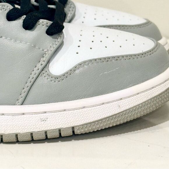 Nike Air Jordan 1 Mid Light Smoke Gray 2020 [554724-092] size 7 - Picture 8 of 12